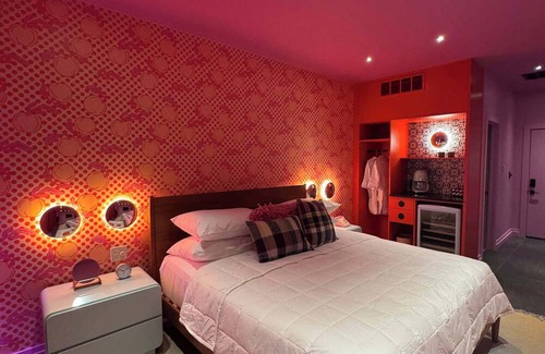 Cherokee Triangle Hotel | Hotel Hilo - Room 102