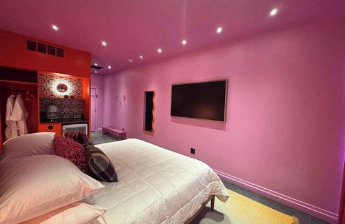 Cherokee Triangle Hotel | Hotel Hilo - Room 102