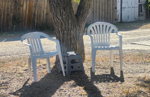 Hanna Apartment | Town-in-Country Suite in Hanna