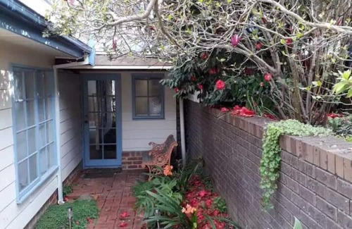 Croydon North House | Magnolia Cottage- wineries, main street, station