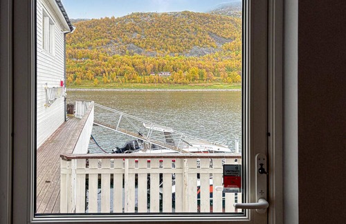 Kvalsund Apartment | Nice apartment in Kvalsund with WiFi