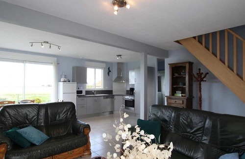 Montfarville Cottage | Modern wooden house, near Barfleur, WiFi, bikes, private garden