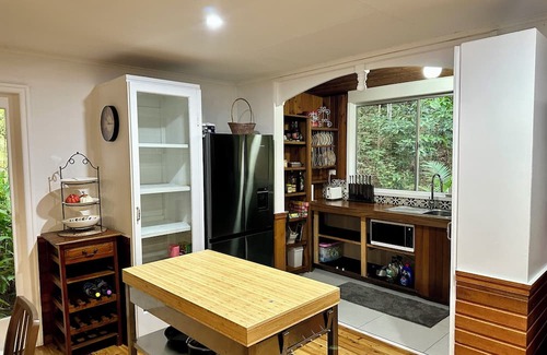 Lamington Cottage | Creekside Rainforest Retreat, perfect for groups seeking a nature getaway.