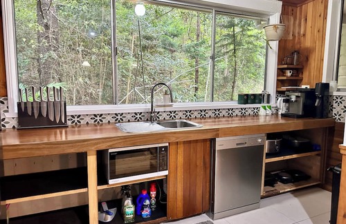 Lamington Cottage | Creekside Rainforest Retreat, perfect for groups seeking a nature getaway.