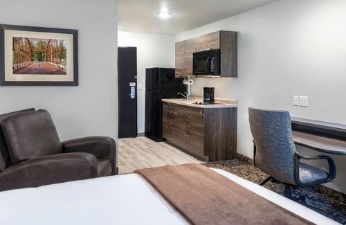 Marion Hotel | Relax in a Clean, Modern Room w/Kitchen Near Harding Presidential Sites