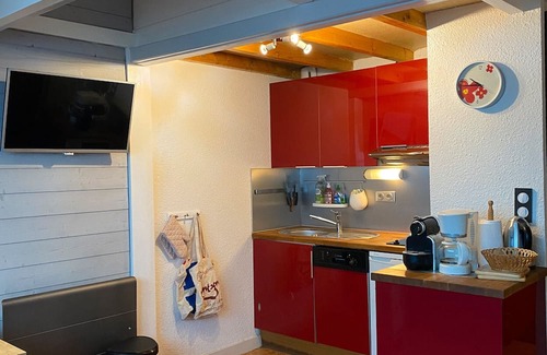 Cadeilhan-Trachere Apartment | Apartment 'Sol Y Neou' with Mountain View