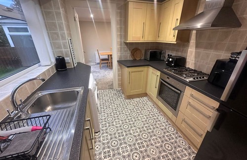 Cramlington House | Spacious Cramlington Home for families and workers