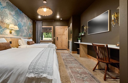 Jasper Hotel | The Meadow Room