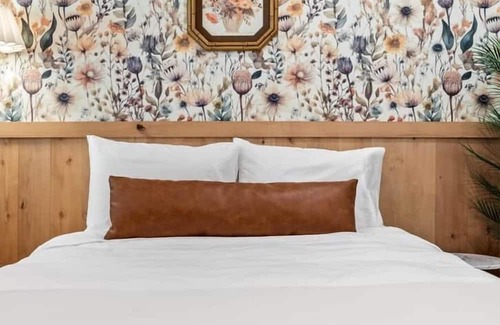 Jasper Hotel | The Garden Room