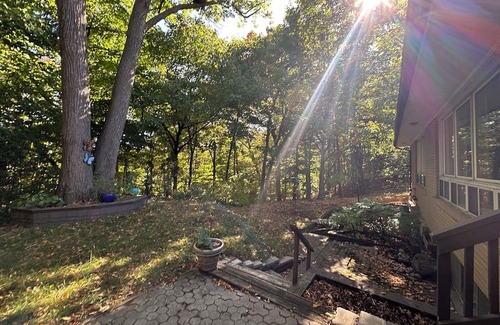 Bayview Village House | Cozy Queen RoomShared BathLeslie Subway North York