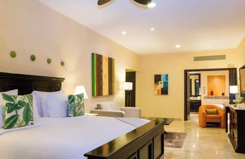 South Shore Hotel Area Hotel | Honeymoon Suite with Jacuzzi & Ocean Views – Garza Blanca Puerto Vallarta