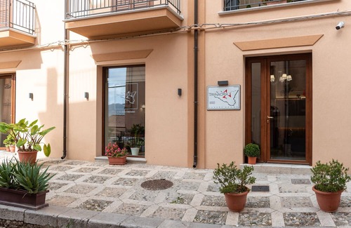 Caccamo Apartment | Deluxe Triple Room with Balcony, Wi-Fi and Air Conditioning