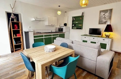 Valambray House | Lovely 1-bedroom cottage in an ancient farm Normandy. Pet allowed. Heated pool.