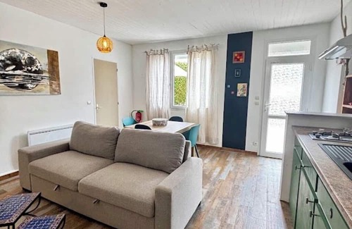 Valambray House | Lovely 1-bedroom cottage in an ancient farm Normandy. Pet allowed. Heated pool.