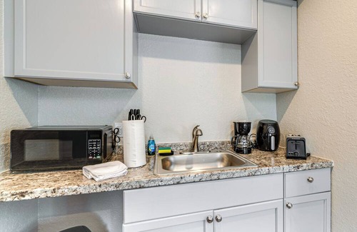 Homosassa Apartment | Angler’s Dream: Studio 2 Mi to 7 Sisters Springs!