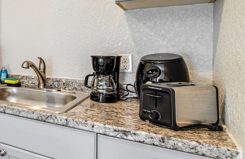 Homosassa Apartment | Angler’s Dream: Studio 2 Mi to 7 Sisters Springs!