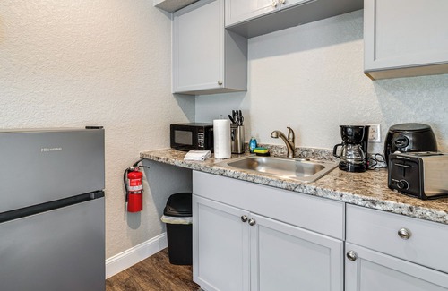 Homosassa Apartment | Angler’s Dream: Studio 2 Mi to 7 Sisters Springs!