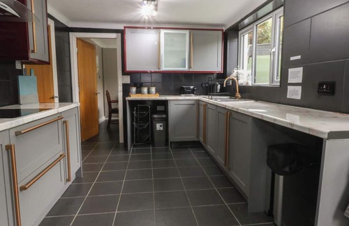 Llysfaen House | 2 TREM Y DON, family friendly, character holiday cottage in Llysfaen