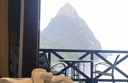 Soufriere Hotel | Queen unit with Balcony | On-site Pool and Spa