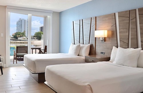 Pinellas Point Hotel | Ideal Family Stay | Adventurous Excursions, Trendy Dining & Beach Escape