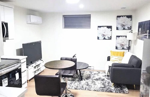 Moncton House | Kickback & relax in a cozy & stylish home in Moncton