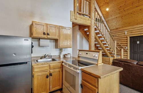 Coalville Cabin | Evergreen Ridge | Pool | Hot Tub | Snowmobiling