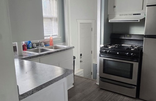 Redfield House | Shady Lane Cottage is a nice 2-bedroom house with AC in charming Redfield.