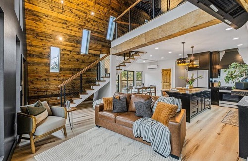 Twin Falls Cabin | Peaceful Aframe Lux Cabin in Snake River Canyon