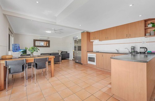 Wharparilla House | Paro's Landing Murray Riverfront Holiday Property Echuca & Private boat mooring.