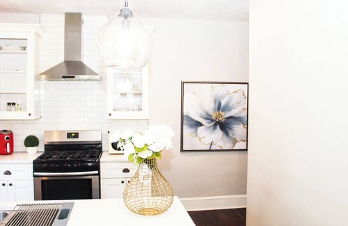 Sylvan Hills Cottage | Authentic Cozy cottagen 10 minutes to Mercedes Benz Stadium, State Farm, Airport