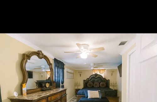 Garden City House | 4-bedroom house in beautiful Garden City,Ga with luxury southern touch