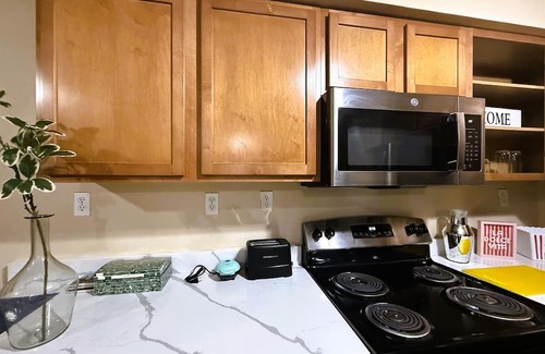 Burns Park Apartment | * NEW * 4BR Retreat | Heart of Campus w/Parking