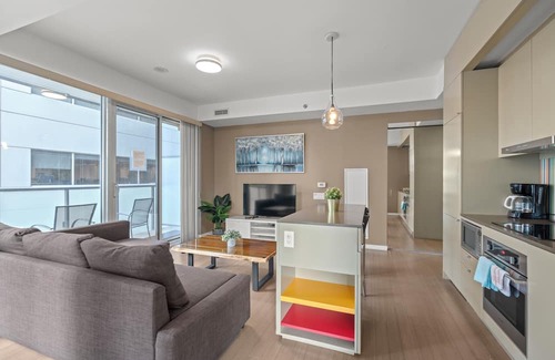 Downtown Toronto Apartment | Entertainment District Suites -DT TO