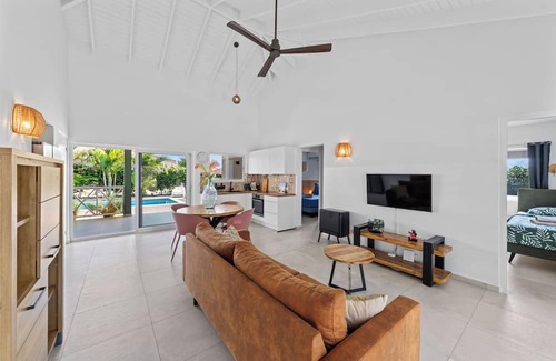 Fontein Villa | Modern villa with pool on a secured park on the west side of Curacao