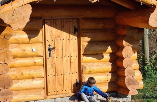 Bad Brambach Ski Chalet | Chalet 'Am See' with Mountain View, Private Terrace and Wi-Fi