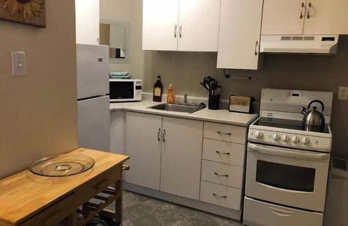 Waterford Valley House | Leaside Executive Entire Home