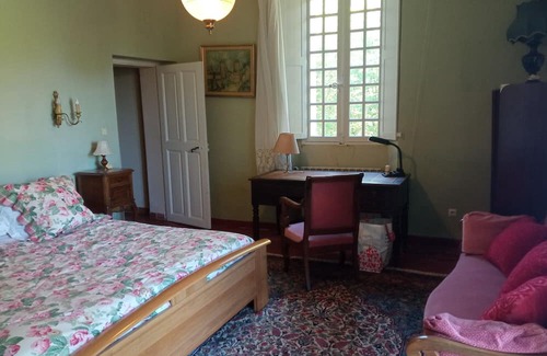 Brignoles Bed & Breakfast | Room 'Chambre Jules' with Mountain View, Shared Pool and Shared Terrace