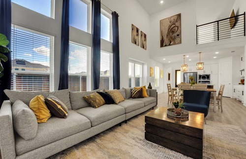 Weston House | 4-bedroom house 15 mins Away from Frisco