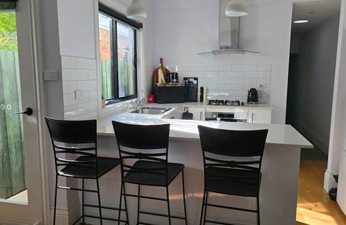 Preston House | Welcome to your Preston hideaway — modern, bright, and designed for both comfort and productivity. Whether you’re here for work, study, or a Melbourne getaway, this home has you covered with hotel-style touches, a fully equipped kitchen, and even a s