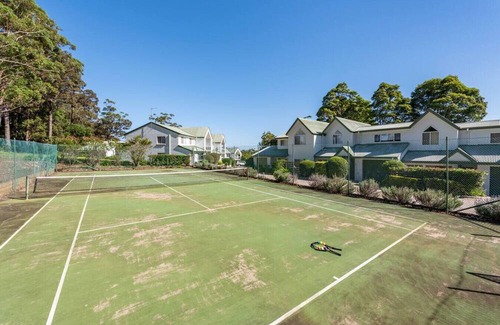 Mollymook Beach Villa | Golfers Delight - View of 15th hole + Tennis