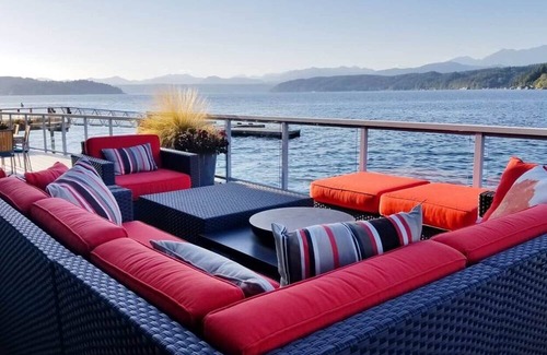 Union House | Walls of Glass at Hood Canal Resort in Union, WA -Pet Friendly