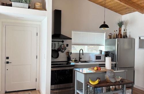 Douglas Flat Cottage | A 2 Bedroom 1 Bath Country Style Cottage just down the road from Murphys.