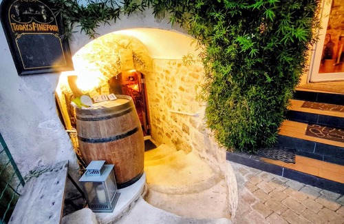 Chateau-Thierry House | Le ROOSEVELT, B&B combined with Cave 204