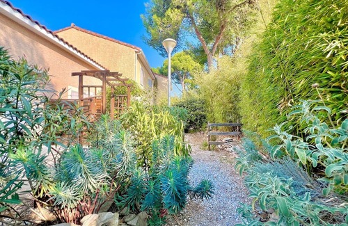 Calvisson Apartment | Le Soleil du Mas, 2 guests, Pool in Calvisson