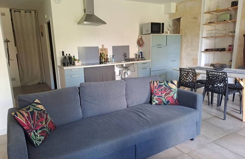 Sadirac Cottage | Gîte-Family-Ensuite with Shower-Lake view