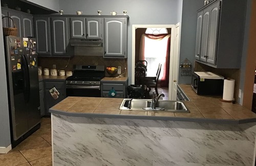 Benton House | Charming 3-bedroom 2.5 bath house in pleasant Yazoo City with plenty of space