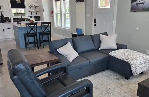 Shawnee Cottage | Cozy 1-BR cottage by Shawnee Twin Lakes w/full kitchen & bath,king bed & laundry