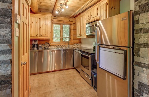 Waltham Cabin | Natural Stone Loghouse