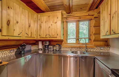 Waltham Cabin | Natural Stone Loghouse