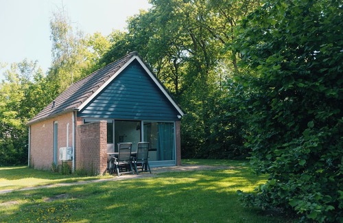 Nieuw Heeten House | Enjoy a relaxing stay in Bungalow IJssel for 2 people at De Sallandshoeve Holiday Park, surrounded by nature and the beauty of Sallandse Heuvelrug.